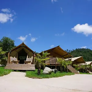  Lodge Bora